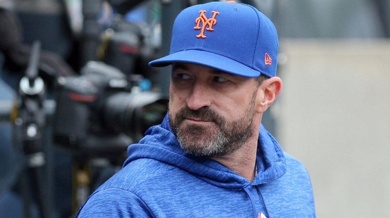 Mets manager Mickey Callaway manages against the Rockies