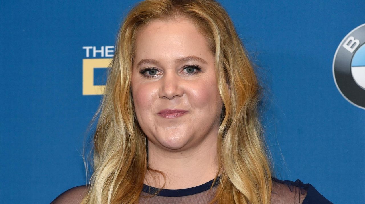 Amy Schumer Hosts Mismatched Mother S Day Episode Of Snl Newsday