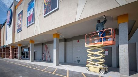 Finishing touches are put on Dave & Buster's