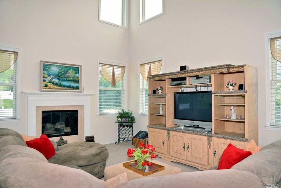 The great room in this Melville postmodern features