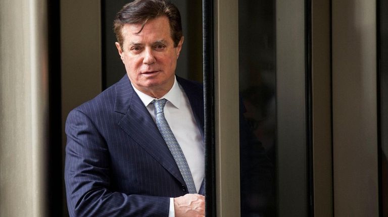 Former Trump campaign chairman Paul Manafort exits U.S.