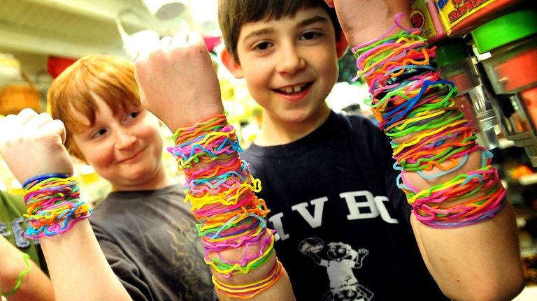 Schools want a ban on Silly Bandz bracelets | Newsday