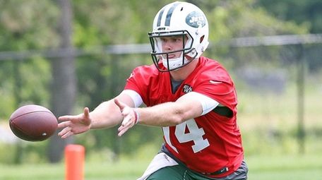 QB Sam Darnold celebrates his 21st birthday by