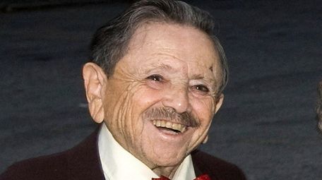 Jerry Maren attends the