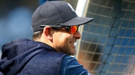 Yankees manager Aaron Boone watches batting practice at