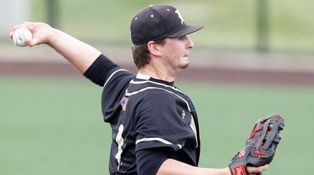 Wantagh pitcher Anthony Fontana delivers against Lakeland during