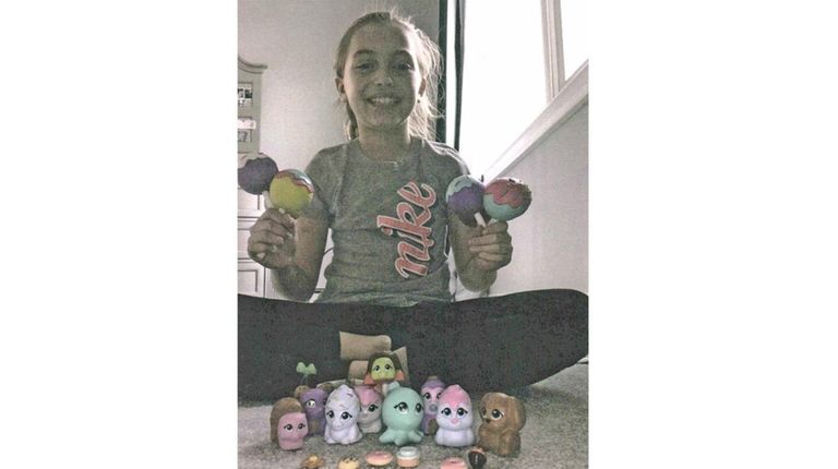 Kidsday reporter Nikki Conde with her CakePop Cuties.