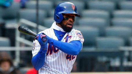 Jose Reyes of the Mets bats against the