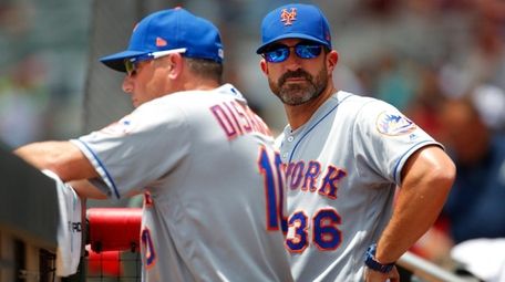 Mets manager Mickey Callaway watches on alongside bench