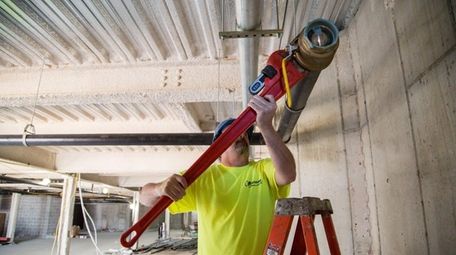 A licensed master plumber works at Country Pointe