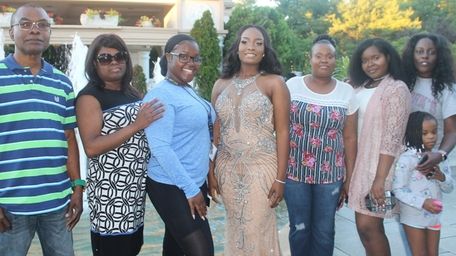 Tashanah Vallon hangs out with her family outside