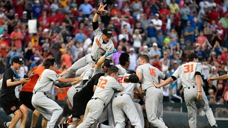 Oregon State players celebrate after winning Game 3