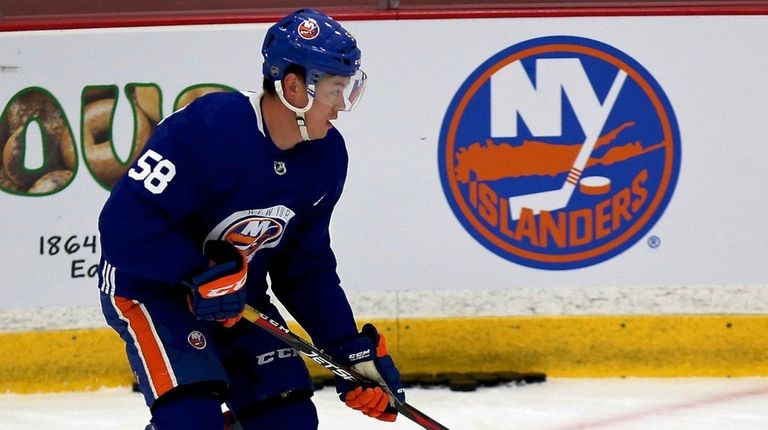 Islanders rookie Mitchell Vande Sompel moves up ice