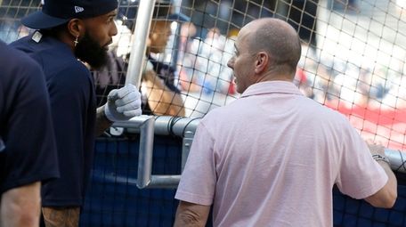 Odell Beckham of the Giants talks with general