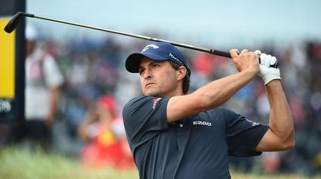 US golfer Kevin Kisner watches his shot from