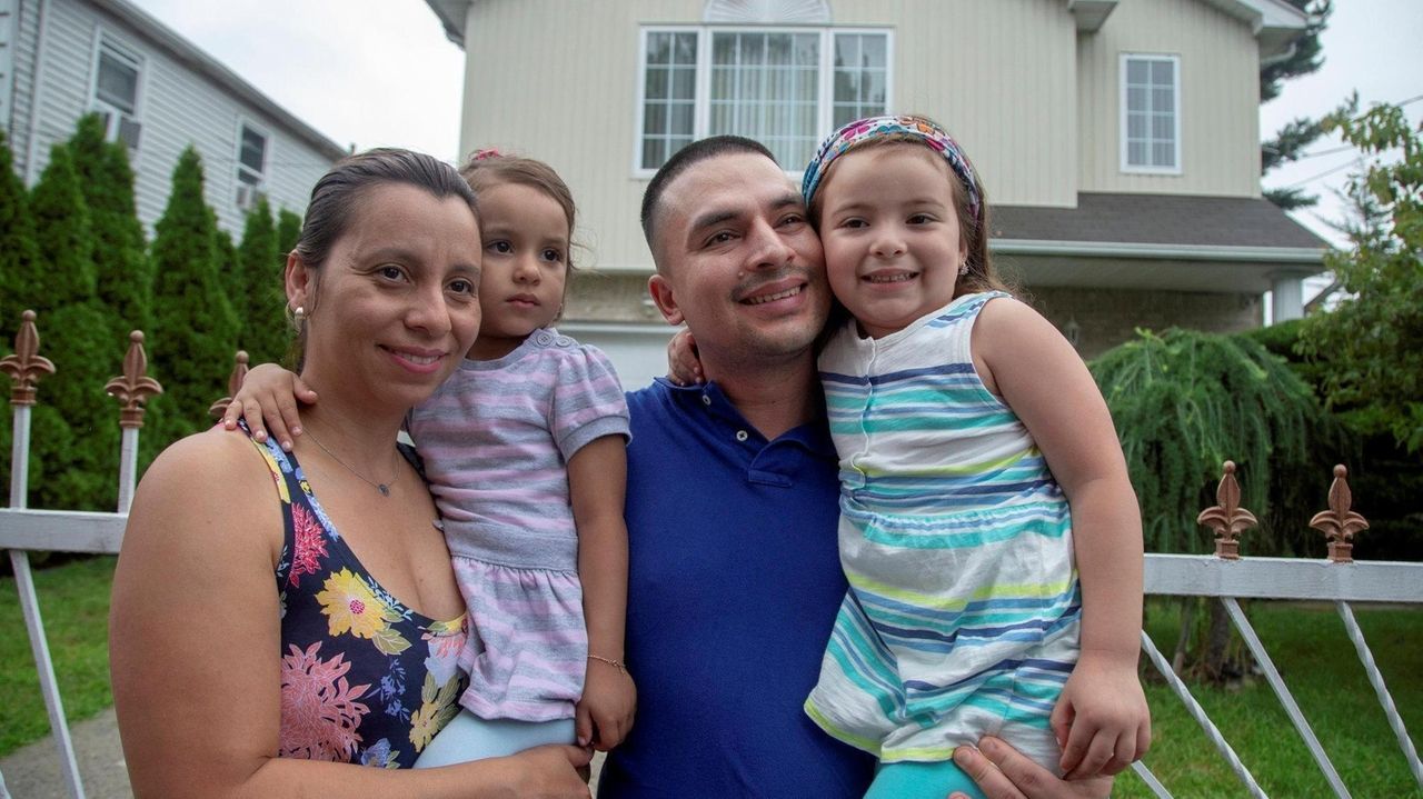 On Wednesday, Pablo Villavicencio thanked supporters after his release from immigration