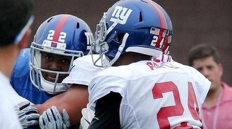 New York Giants running back Wayne Gallman (22)