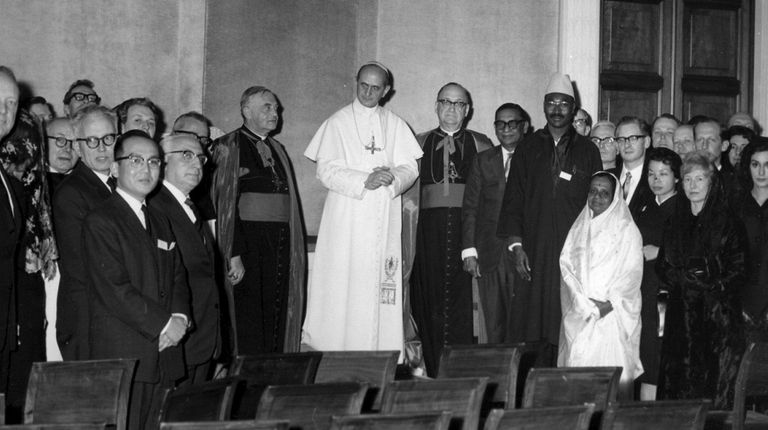 Pope Paul VI with members of the commission