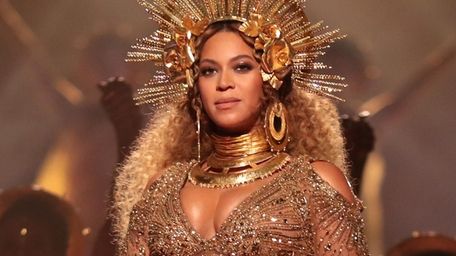 Beyoncé at the 2017 Grammy Awards in Los