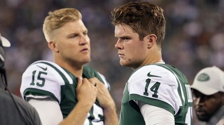 Jets quarterbacks Sam Darnold and Josh McCown stand