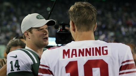 Sam Darnold talks to Eli Manning after the