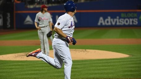 The Mets' Jay Bruce homers in the second