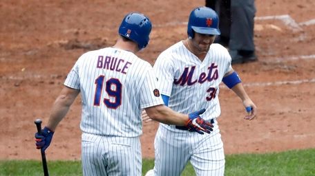 Mets rightfielder Jay Bruce greets leftfielder Michael Conforto