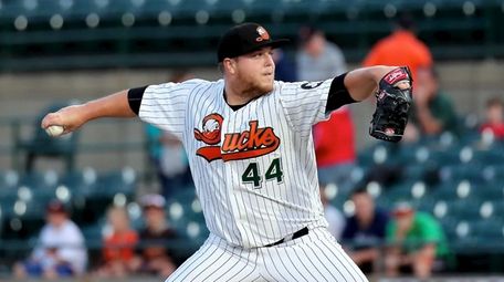 Long Island Ducks starting pitcher Matt Larkins delivers