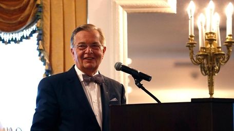 Dr. Francis P. Arena speaks at pancreatic cancer