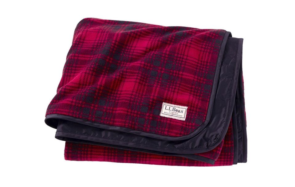 This versatile outdoor blanket has a waterproof backing