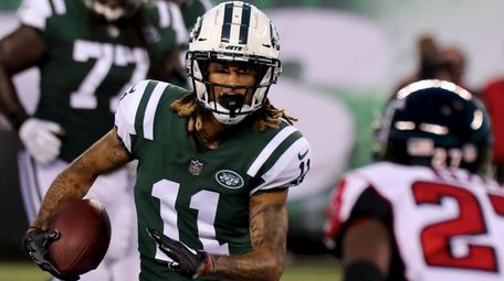 Jets receiver Robby Anderson runs to the outside