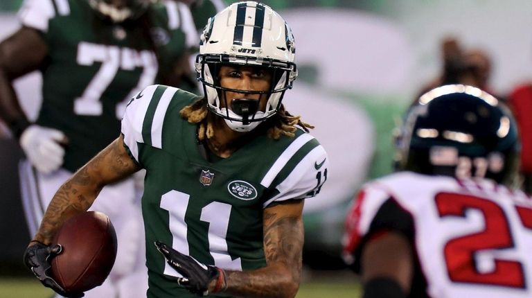 Jets receiver Robby Anderson runs to the outside