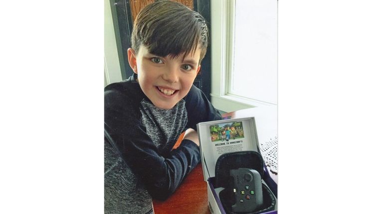 Kidsday reporter Brady Dolan recommends Gamevice, a gaming