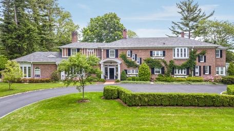 This 1-acre Huntington Bay property includes a two-bedroom,