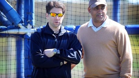 Mets COO Jeff Wilpon speaks with general manager