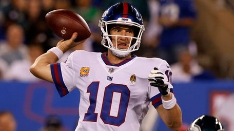 Eli Manning of the Giants throws a pass