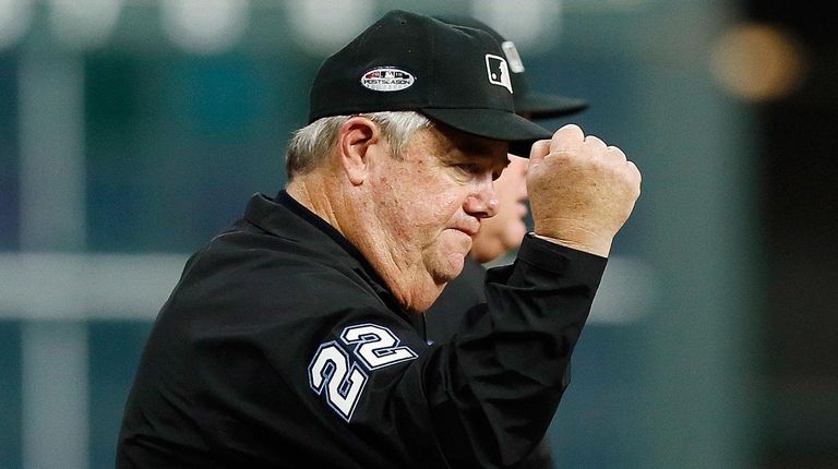 Umpire Joe West calls out Astros second baseman
