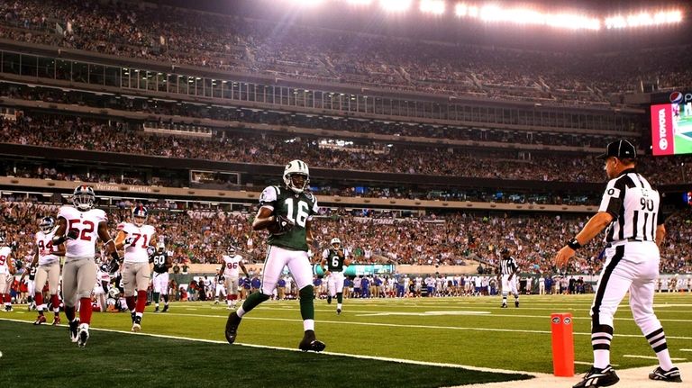 Jets' Brad Smith scores a four-yard first quarter