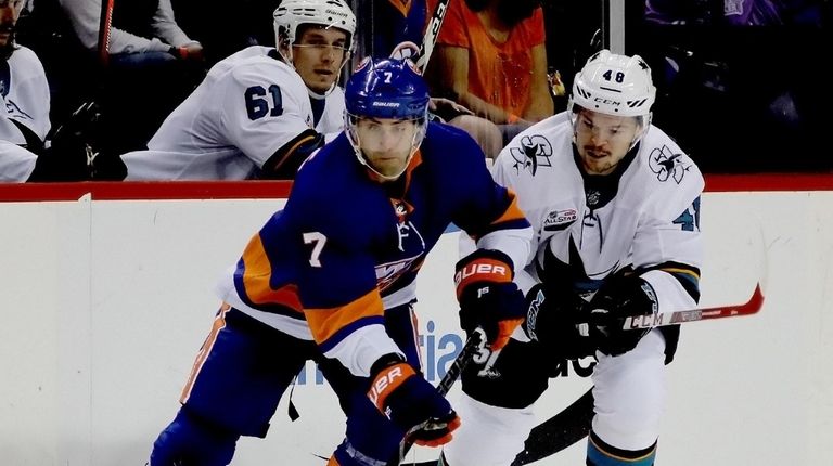 Islanders wing Jordan Eberle (7) brings the puck