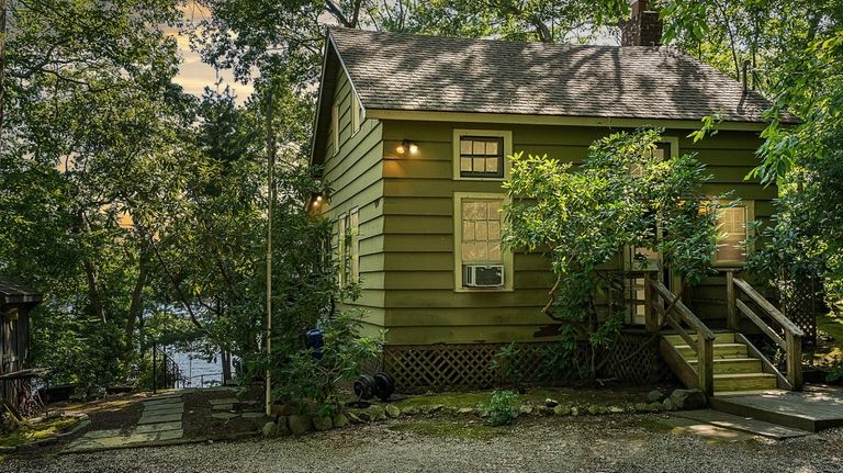 Mattituck Cabin On Lake Lists For 489 000 Newsday