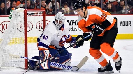 New York Islanders goaltender Robin Lehner looks for