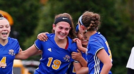 Alyssa Vega #11, Ella Foster #4, Kayla Leary