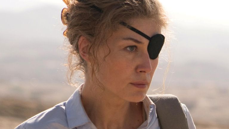 A Private War Review Rosamund Pike Shines As Li Raised Journalist