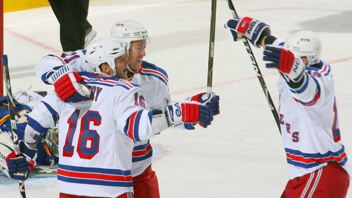 Stepan scores hat trick in NHL debut 