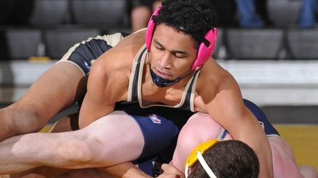 Christian Encarnacion of Wantagh, top, pinned Ryan Resnick