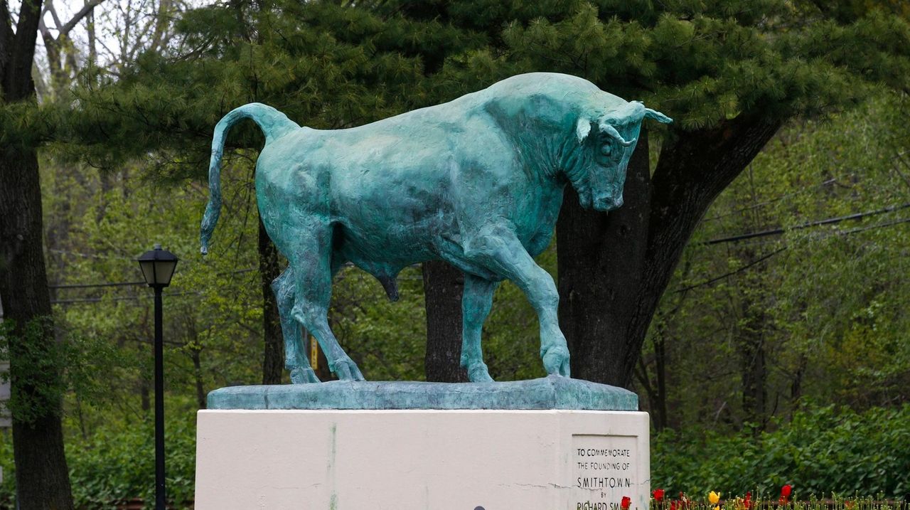 Police: Driver injured after hitting Smithtown&#039;s bull statue | Newsday