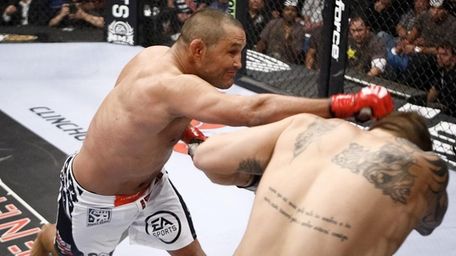 Dan Henderson knocked out Renato