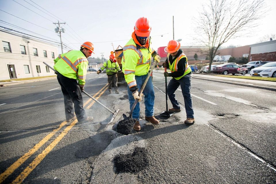 State workers repair potholes on Jericho Turnpike east