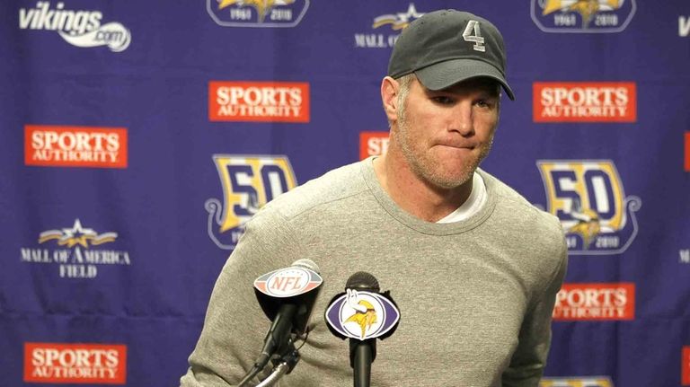 Brett Favre of the Minnesota Vikings talks at
