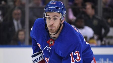 Rangers center Kevin Hayes sets before a face-off